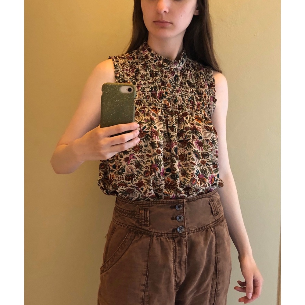 Darling Sleeveless Botanical Top! Lowest Price